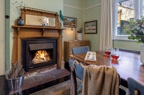 Dining - Pet friendly Near 3 sisters, walking trails and with a fireplace (Katoomba)
