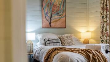 3 bedrooms, desk, iron/ironing board, free WiFi