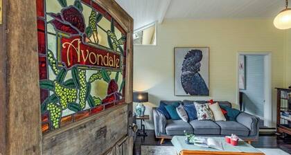 Pet friendly Near 3 sisters, walking trails and with a fireplace