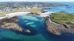 بالقرب من الشاطئ