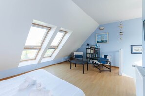 3 bedrooms, iron/ironing board, free WiFi, bed sheets