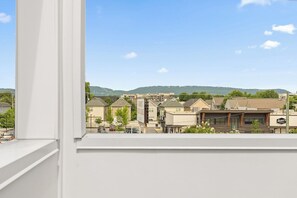 A residential area with houses and a restaurant named 'Scour's.' - South Side Modern | DT Chattanooga| A+ Walkable (Chattanooga)