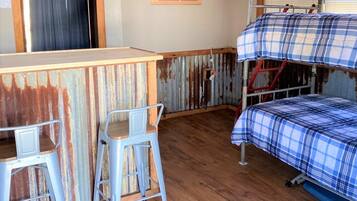 1 bedroom, bed sheets