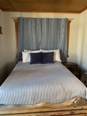 1 habitación y ropa de cama 