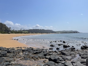 In Strandnähe, Liegestühle, Strandtücher