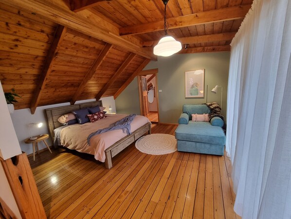 2 bedrooms, iron/ironing board, travel cot, free WiFi