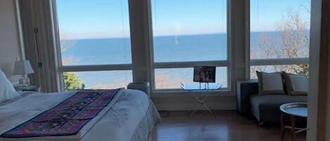 5 bedrooms, desk, WiFi