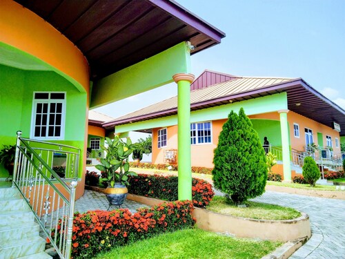 Beautiful ambiance and serene environment. Beautiful scenery and Greener. visit!