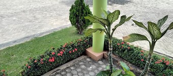 Beautiful ambiance and serene environment. Beautiful scenery and Greener. visit!