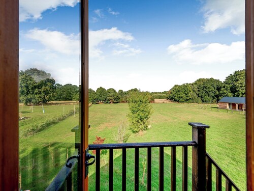 Cosy Country Lodge - UK40802