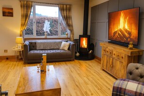 Smart TV, fireplace, video game console, DVD player - Highland Getaway w/ Hot Tub, Cinema & Log Fire (Succoth)