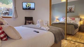 4 bedrooms, desk, iron/ironing board, travel cot