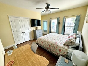 3 bedrooms, desk, iron/ironing board, free WiFi