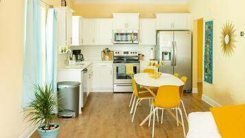 KylskÄp, mikrovÄgsugn, ugn och spishÀll