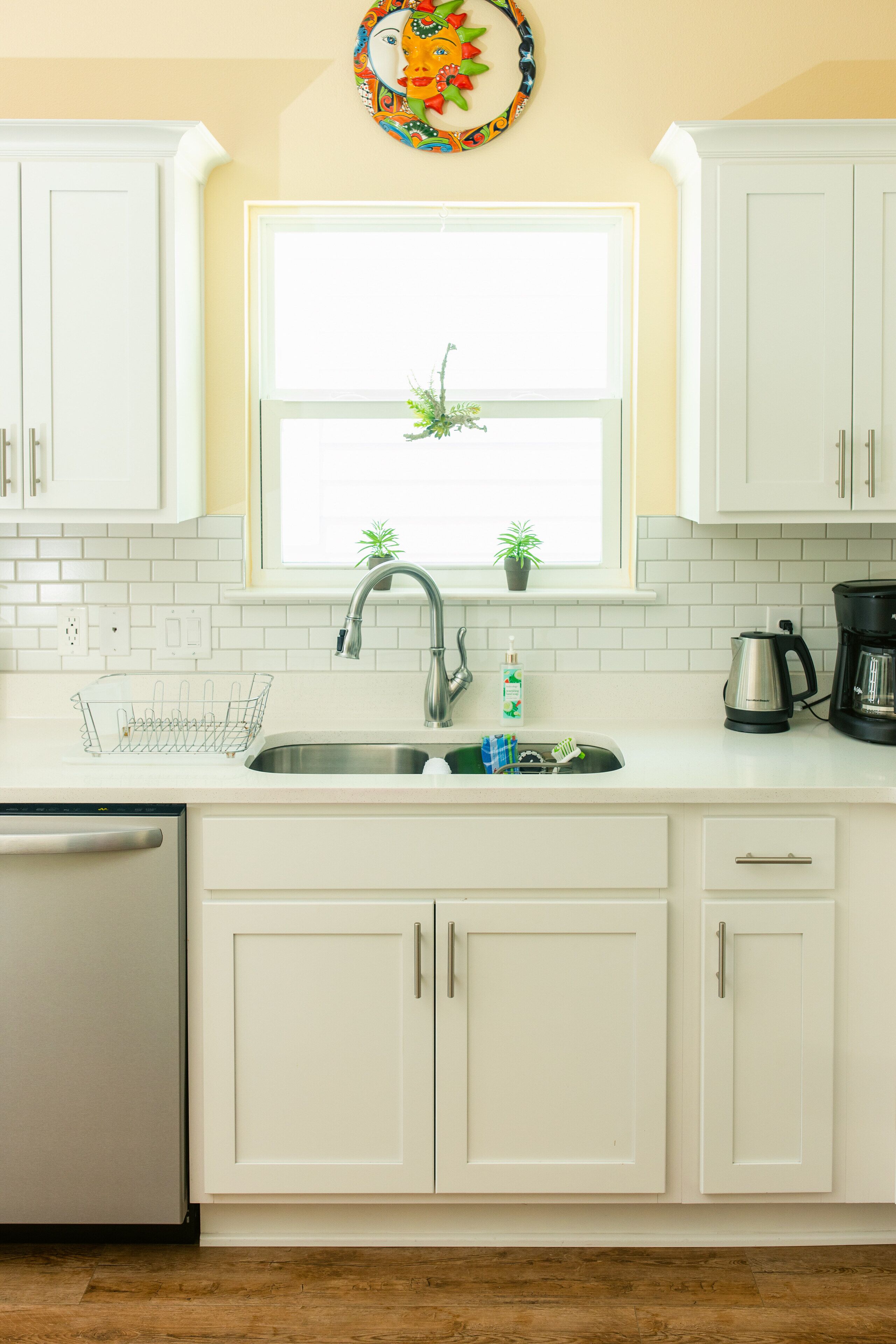 Kylskåp, mikrovågsugn, ugn och spishäll