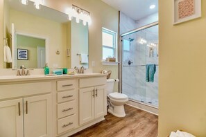 Combined shower/tub, eco-friendly toiletries, hair dryer, towels