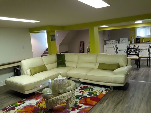Paradise Homes - Beautiful 2-bedroom basement unit