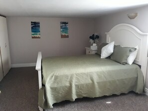 2 bedrooms, desk, iron/ironing board, free WiFi