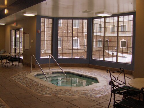 2 Bedroom | Free Breakfast. Indoor Pool & Hot Tub