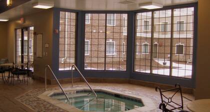 2 Bedroom | Free Breakfast. Indoor Pool & Hot Tub