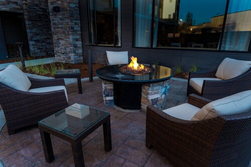1 Bedroom | Free Breakfast + Indoor Pool + Hot Tub