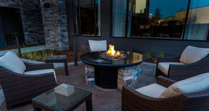 1 Bedroom | Free Breakfast + Indoor Pool + Hot Tub