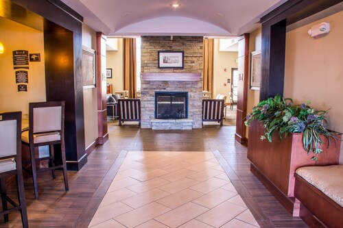 King Bed Suite | Indoor Pool. Free Breakfast.