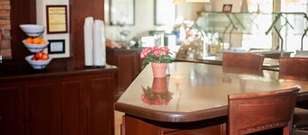 King Suite. Free Breakfast. Outdoor Pool.