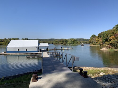 Kentucky Lake/TN River Cabin 1/2 mile to Cuba Landing Marina