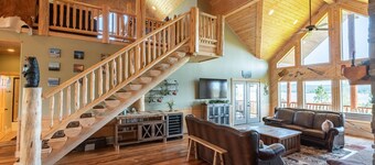 Stunning property with water and mountain views - Sleeps 10