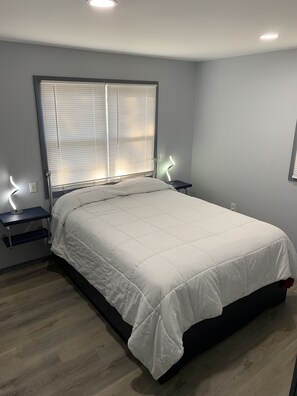 1 soverom, skrivebord, wi-fi (inkludert) og sengetøy