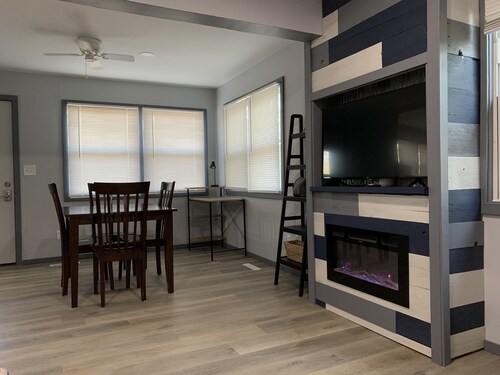 Cheerful newly remodeled 1-bedroom with fireplace