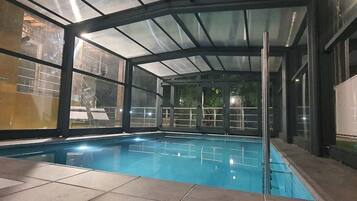 Piscine couverte, piscine extérieure