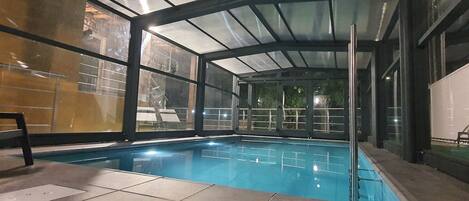 Piscine couverte, piscine extérieure