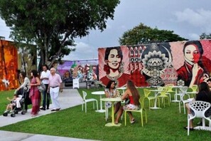 Outdoor dining - Wynwood Area w/Hot Tub 10 min from South Beach (Miami)