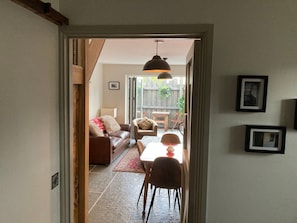 Interior - Great country-style house with a courtyard (Cowbridge)