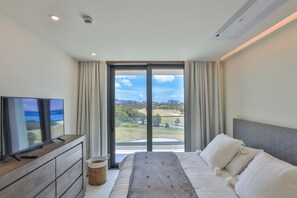 1 chambre, coffre-fort, fer et planche à repasser