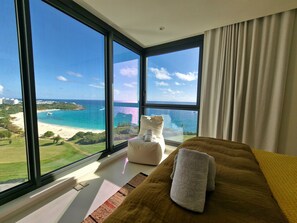 3 bedrooms, in-room safe, free WiFi, bed sheets