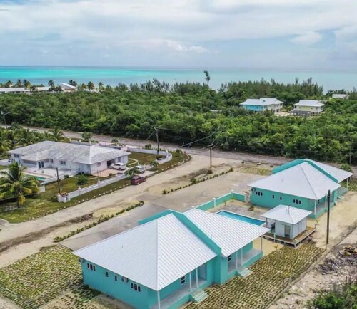 2 BEDROOM UNIT/2.5 BATHROOM WITH POOL/BEACH ACCESS