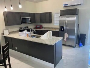 Fridge, oven, stovetop, dishwasher