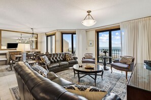 Smart TV, ping pong, books - Oceanfront Penthouse Paradise: Stunning Views (Fernandina Beach)