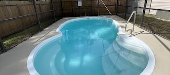 Bahama Behms HEATED Pool House by the Marina