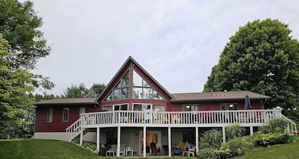 Big Red Lakefront Getaway & Golf Retreat at Canadian Lakes