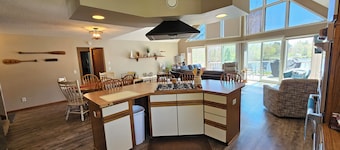 Big Red Lakefront Getaway & Golf Retreat at Canadian Lakes