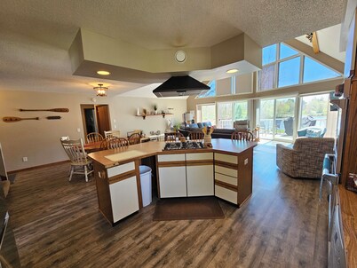 Big Red Lakefront Getaway & Golf Retreat at Canadian Lakes