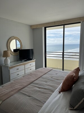 2 habitaciones, escritorio, tabla de planchar con plancha y wifi gratis 