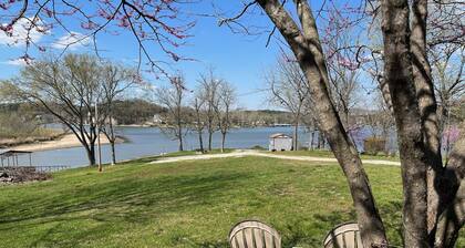 Lake house with private dock near HaHa Tonka, Ballparks National Park, kayaks