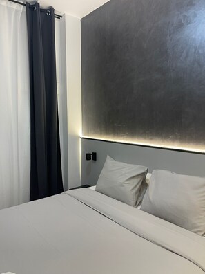 1 chambre, fer et planche à repasser, Wi-Fi gratuit, draps fournis