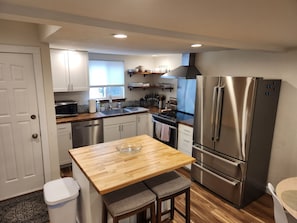 Fridge, oven, stovetop, dishwasher - Beautiful townhouse in amazing location (Boulder)