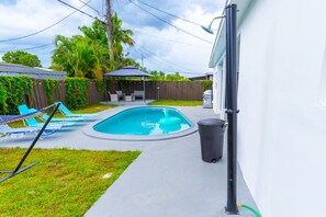 Pool - Modern Tropical Paradice (Sunrise)